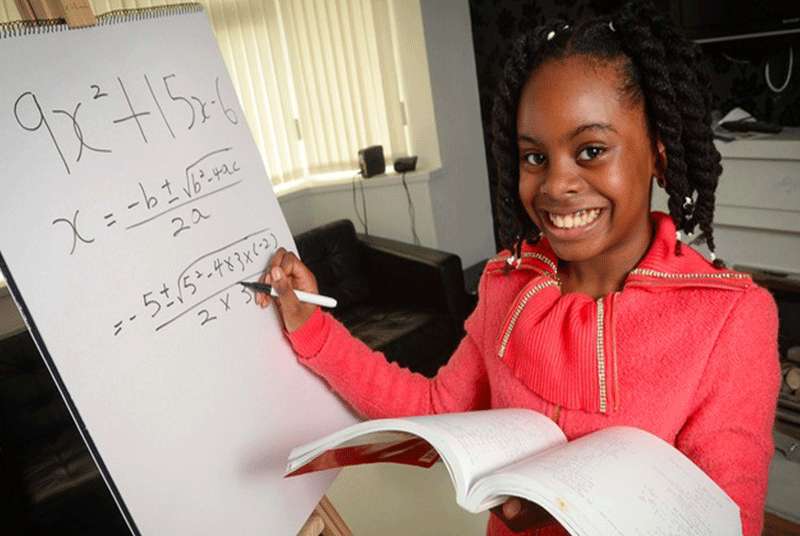 Esther, 10 ans et déja en licence de mathématiques
