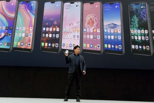 Téléphonie : Huawei lance le premier smartphone avec trois capteurs photo