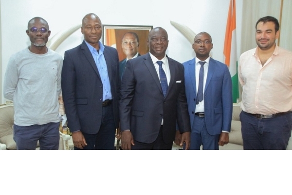 Le ministère de l’Agriculture et le CHPH s’accordent avec les industriels pour mettre fin à la pénurie d’huile de palme en côte d’Ivoire