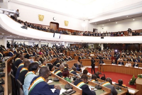 Le Sénat ivoirien adopte une loi favorisant l’émergence des nationaux dans le pétrole et le gaz