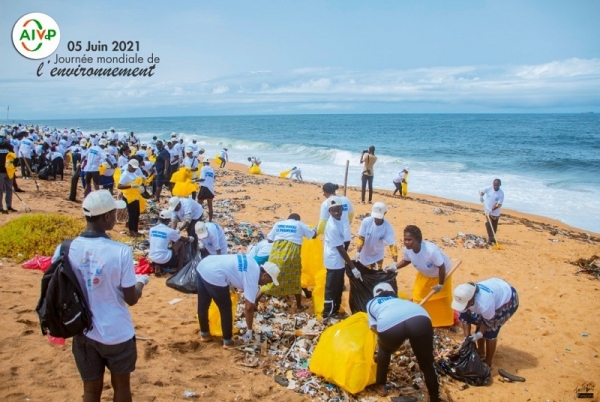 L’AIVP récolte 9 tonnes de déchets sur la plage de Port Bouët