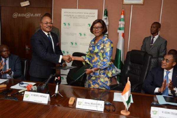Le gouvernement ivoirien signe un protocole d’accord pour les assemblées annuelles de la BAD