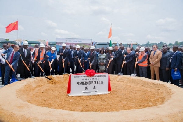 Le premier ministre lance les travaux du pont reliant Plateau à Cocody