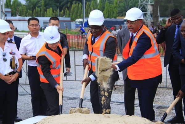 Le premier ministre ivoirien lance les travaux d’aménagement de l&#039;échangeur du carrefour Akwaba à Abidjan