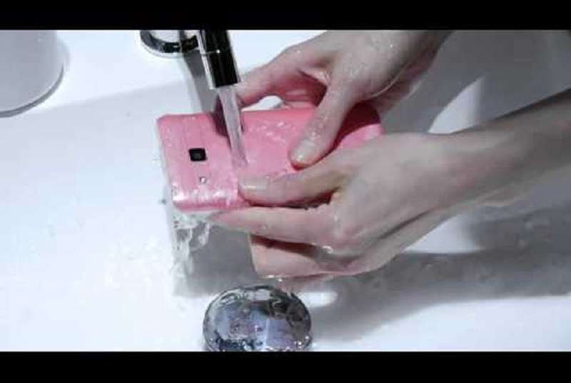 Japon : le premier téléphone lavable au monde dévoilé