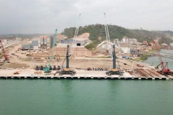 Le terminal industriel polyvalent de San Pedro accueille ses deux premières grues mobiles