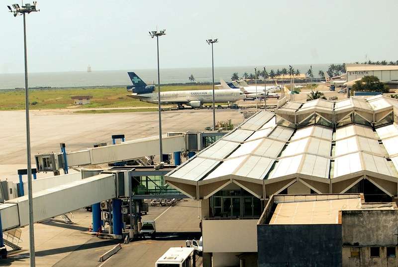 Tout voyageur âgé de 0 à 13 ans doit dédouaner sa marchandise