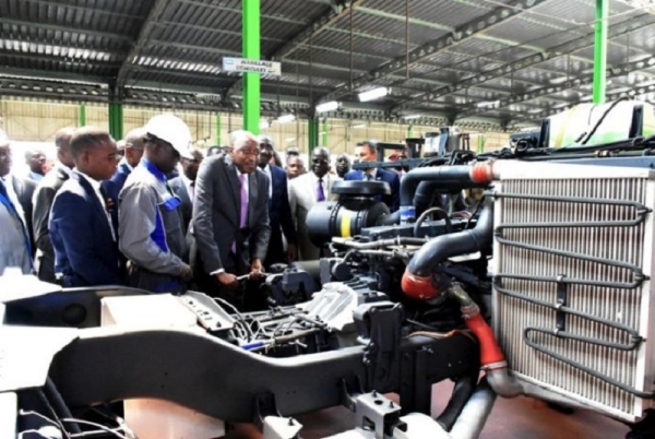 Installation d’une unité de montage de minibus à Abidjan