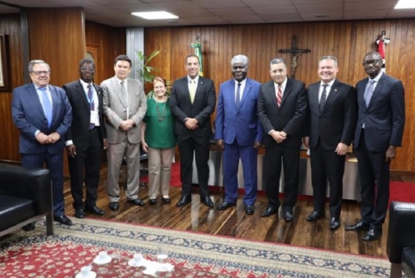 Le gouverneur Beugré Mambé obtient de la Banque mondiale la reprise du financement des logements sociaux