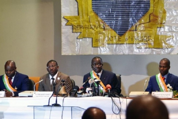 Le président Ouattara nomme les 33 derniers sénateurs