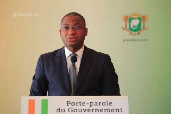 Le gouvernement ivoirien réitère le port obligatoire du masque dans les transports publics et services