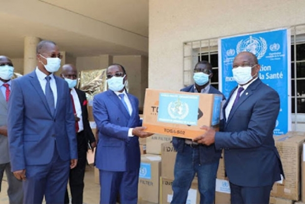 L’OMS remet un lot de matériels à la Côte d’Ivoire pour lutter contre la Covid-19 et Ebola