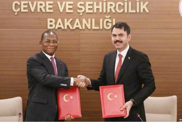 La Côte d’Ivoire et la Turquie signent un accord pour la construction de logements sociaux