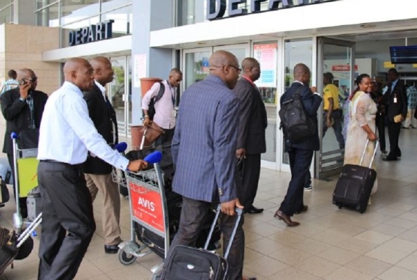 Le Ministère ivoirien des transports met en garde contre des actes présumés de corruption à l’aéroport FHB