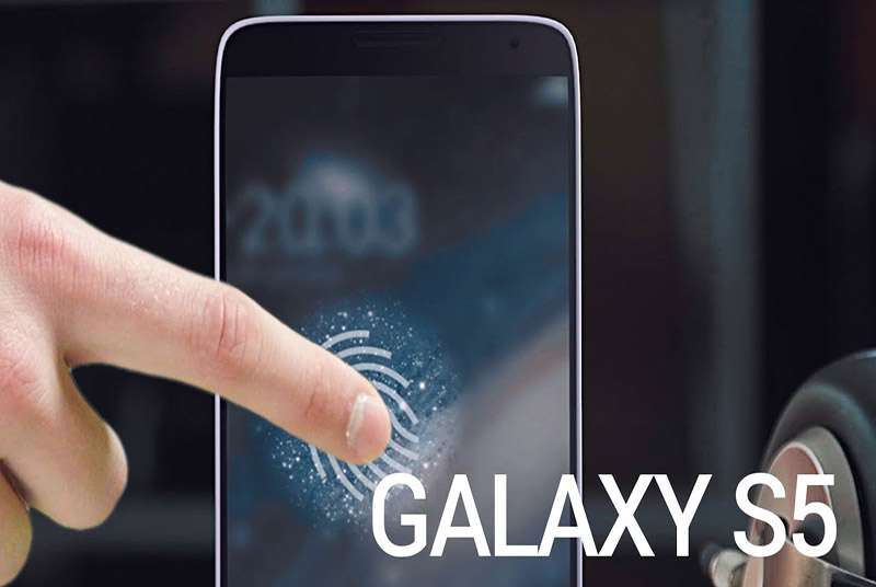Samsung lance son Galaxy S5 et espère enrayer sa perte de vitesse
