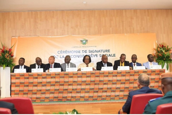 Le gouvernement ivoirien signe une 2e trêve sociale d&#039;un coût financier de plus de 1100 milliards FCFA