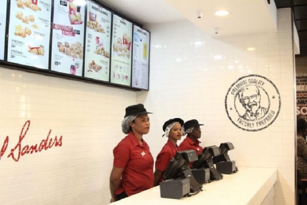 La chaîne américaine de fast-food KFC ouvre son premier restaurant à Abidjan