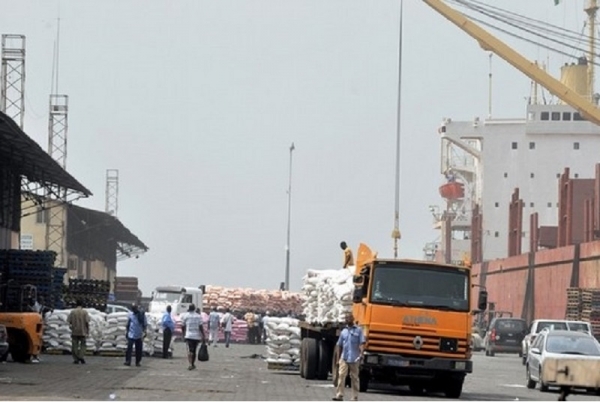 Port d’Abidjan : une aire de stationnement des camions en cours de création au PK 27