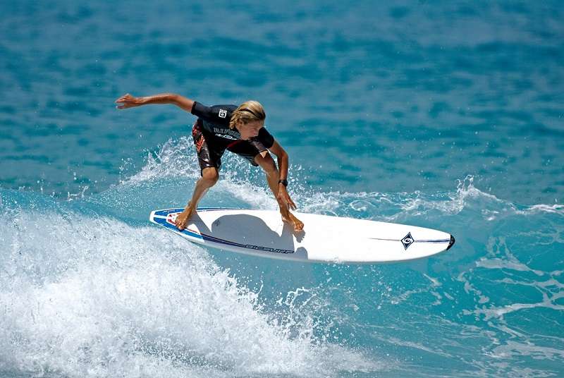 Côte d’Ivoire : Un atelier spécialisé dans la fabrication de planches de surf ouvert à Abidjan