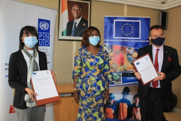 Signature à Abidjan d&#039;une contribution de financement pour l&#039;efficacité des politiques publiques