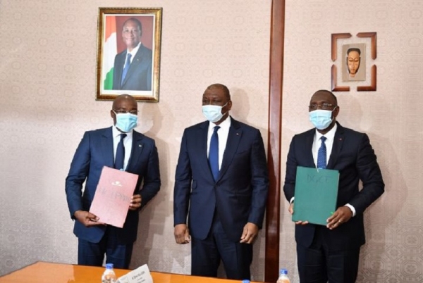 Le gouvernement ivoirien signe 12 conventions pour la transformation du caoutchouc naturel