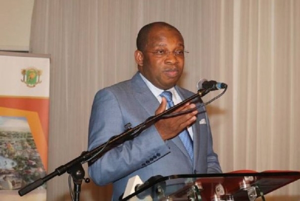 Le ministre ivoirien du Tourisme lance l’opération d’estampillage des écriteaux classant les hôtels et restaurants