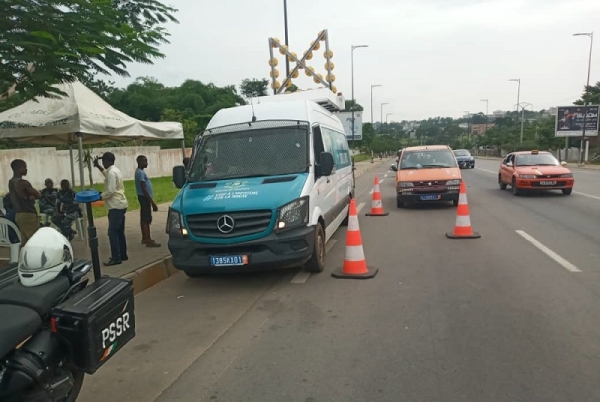 827 véhicules flashés en une semaine pour défaut de visite technique à Abidjan